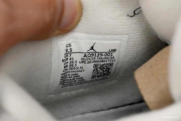One Kick AQ9129-001 4 WMNS Air Jordan Moments Frozen 0801